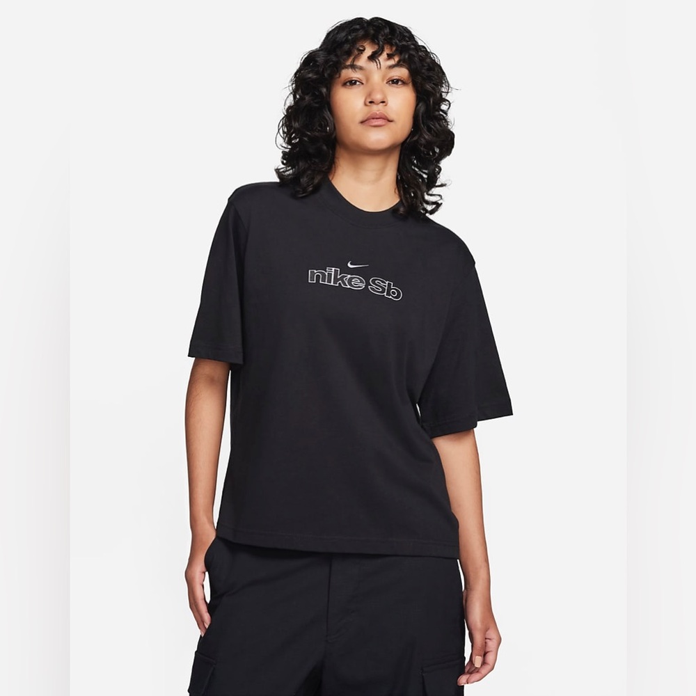 New Nike SB Skate Outline Boxy Tee in Black . Women’s XS.